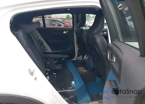 2023 Volvo C40 Recharge Plus z USA, uszkodzony, nr VIN YV4ED3GL8P2065802